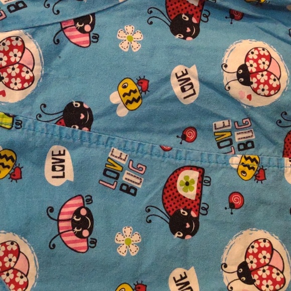 SCRUBSTAR‎ women's small ladybug scrub 2 pocket top - Picture 2 of 4